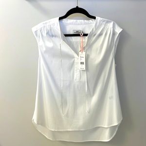 Women’s Vineyard Vines white poplin popover. Size Large